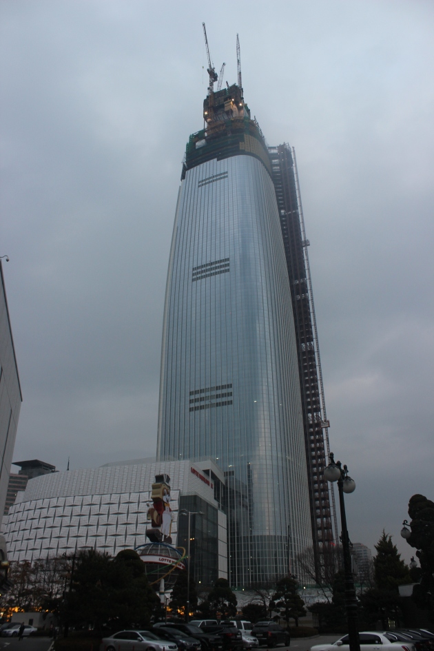 The towering Lotte World Mall is visible from just about anywhere in Gangnam. 